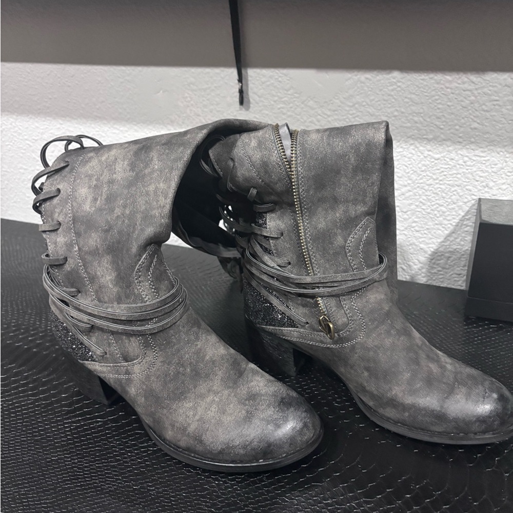 Stylish Charcoal Lace-Up Women's Boots